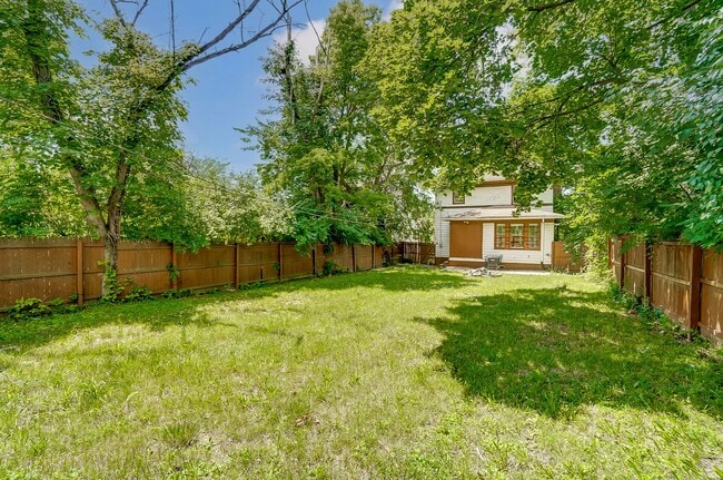 Building Photo - Spacious Three Bedroom in Dayton!