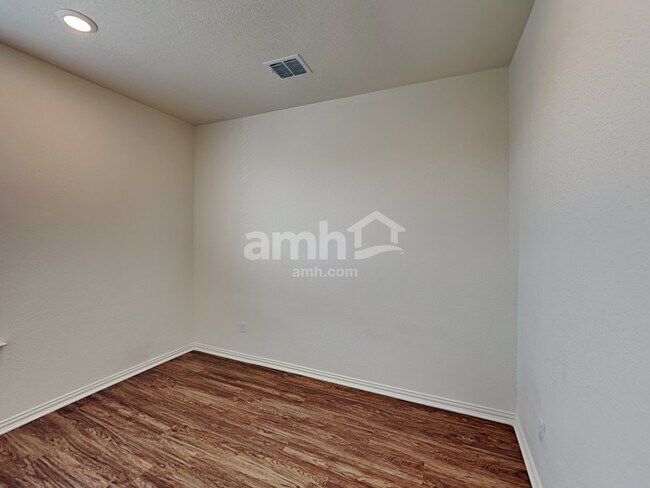 Building Photo - 340 Aspen Waters