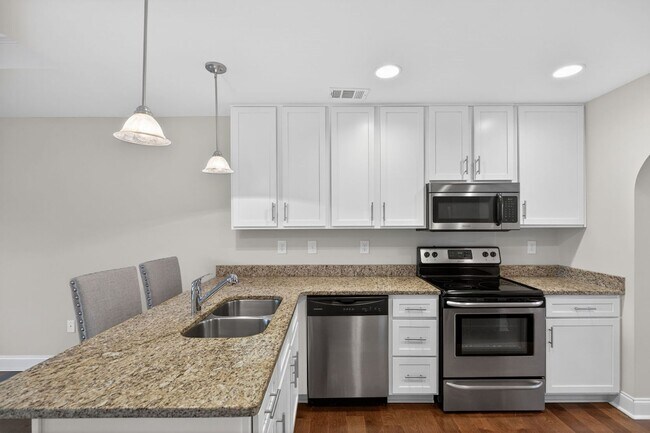 Building Photo - Move-In Ready Gem with Main-Level Owner's Suite