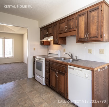 Building Photo - 5908 Brittany-