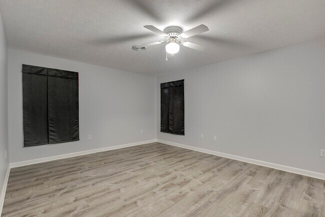 Building Photo - 103 Pinewood Dr
