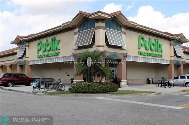 Building Photo - 3073 N Palm Aire Dr