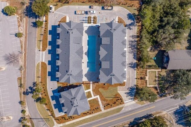 Building Photo - 100 Beach Dr