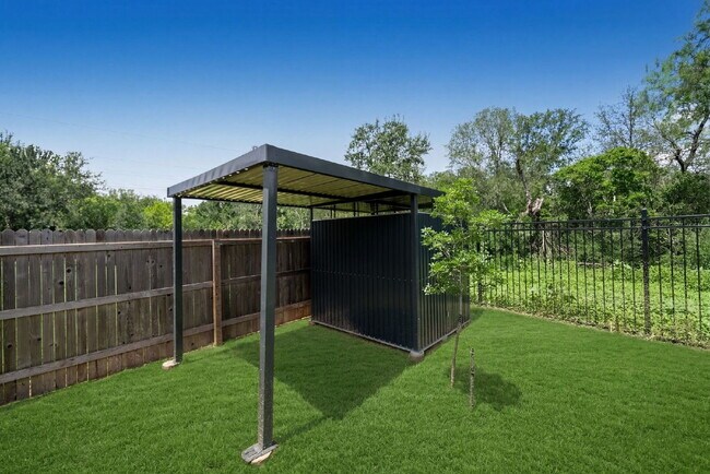 Building Photo - Greenbelt - Cul De Sac - Oversized Homesite