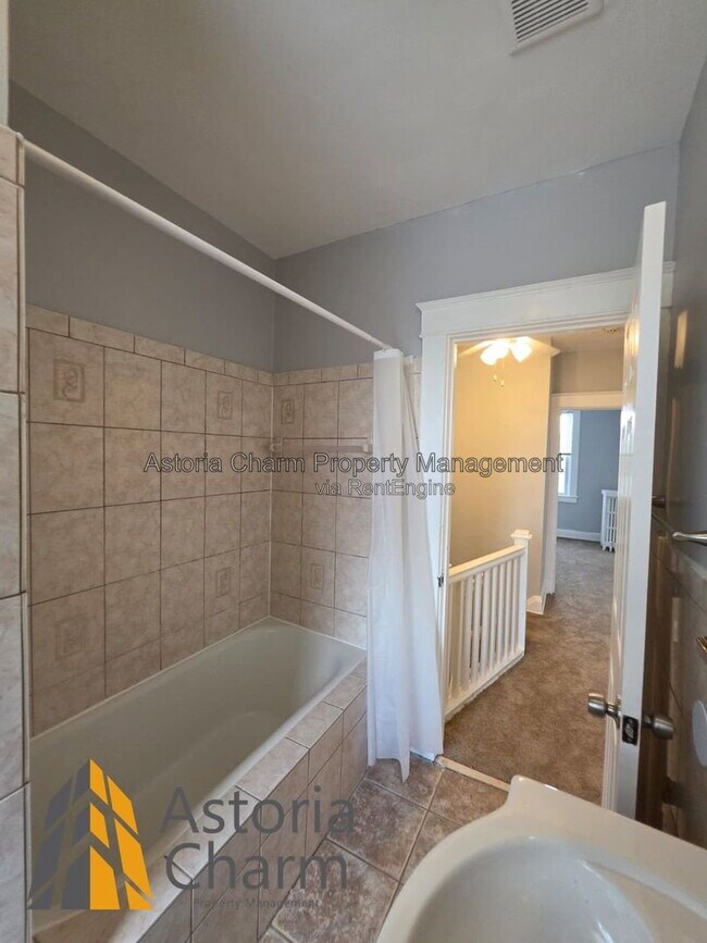 Building Photo - 3016 Pelham Ave