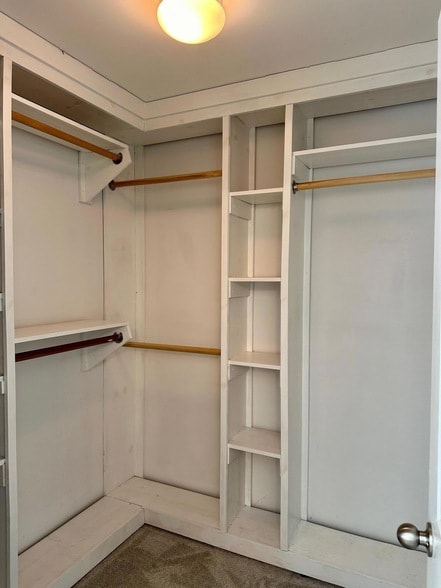 Building Photo - 450 Delmont Dr