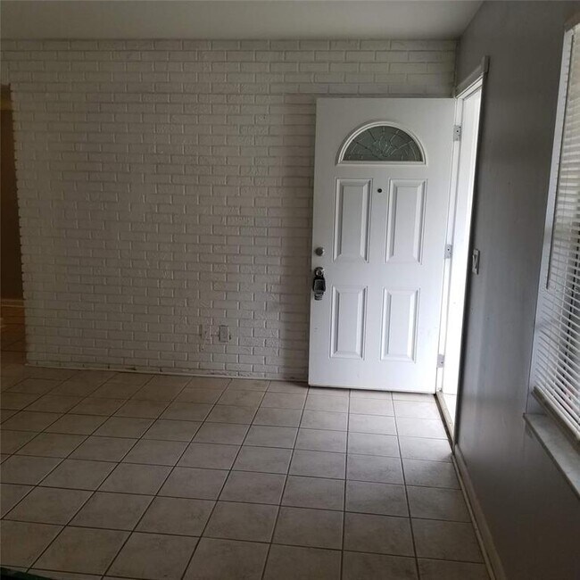 Building Photo - 6717 Mornay Cir
