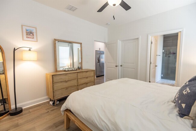 Building Photo - 1358 Landon Hills Dr