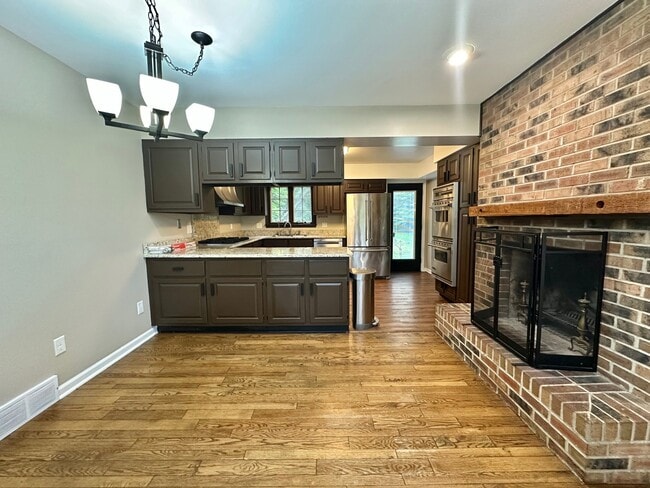 Building Photo - 4N355 Knoll Creek Dr