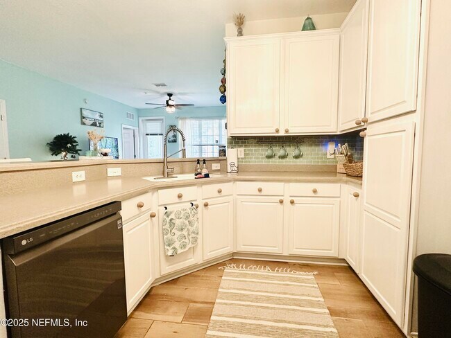 Building Photo - 11251 Campfield Dr