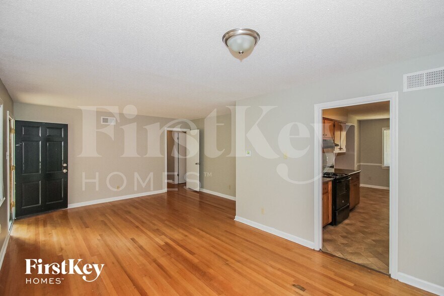 Building Photo - 2693 Satellite St