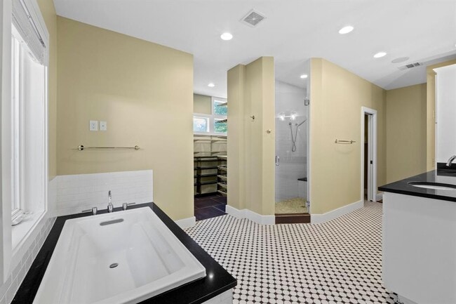 Building Photo - 2609 Oak Haven Dr