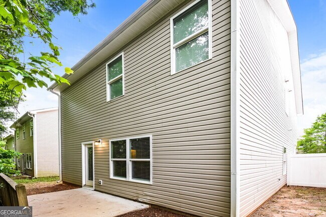 Building Photo - 526 Hill Crest Cir