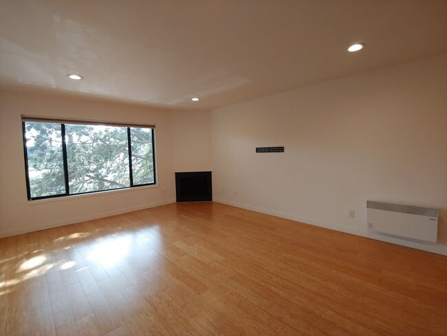 Building Photo - 1740 NE 86th St