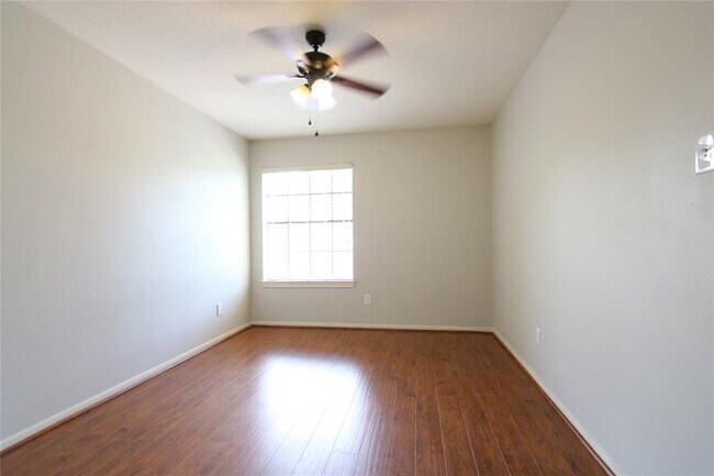 Building Photo - 13607 Robin Hill Ct