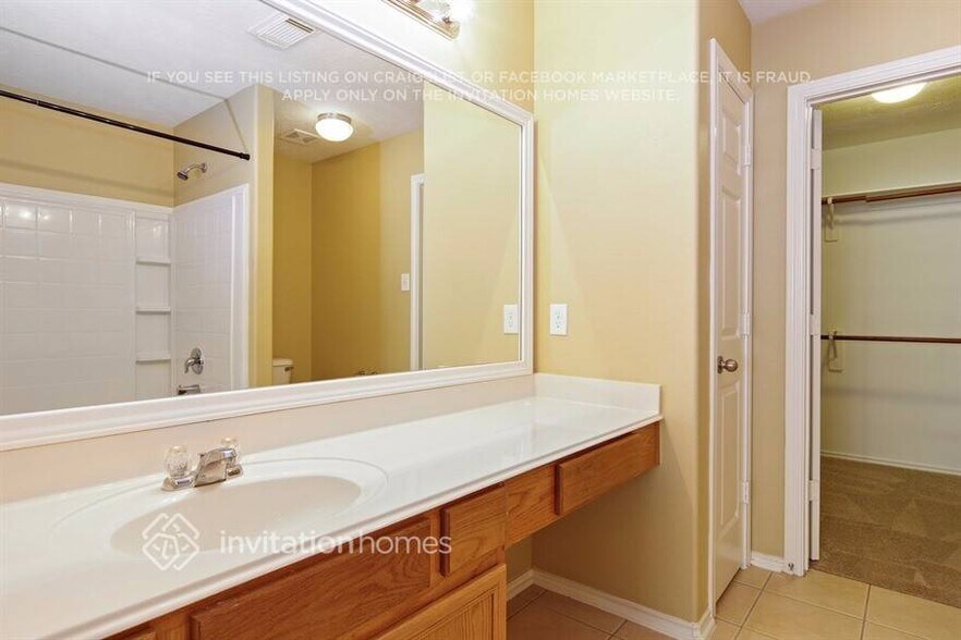Building Photo - 15011 Roche Rock Dr