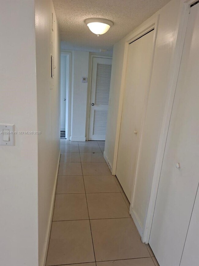 Building Photo - 301 Golden Isles Dr