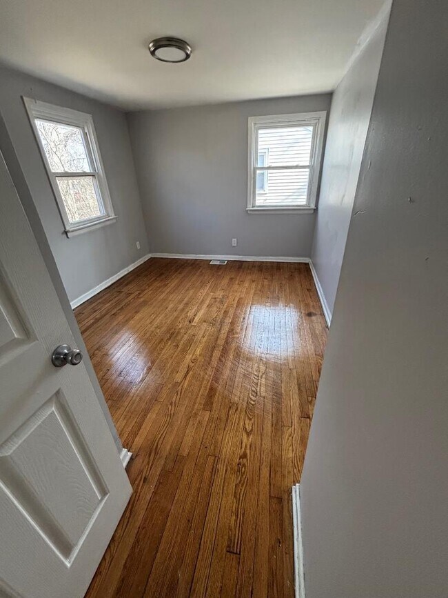 Building Photo - 3600-2 E 9th Ave