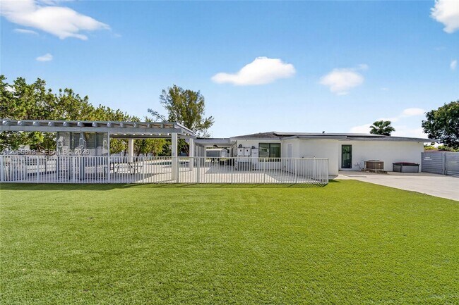 Building Photo - 11951 SW 120th Terrace