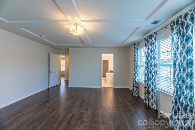 Building Photo - 1310 Middlecrest Dr NW