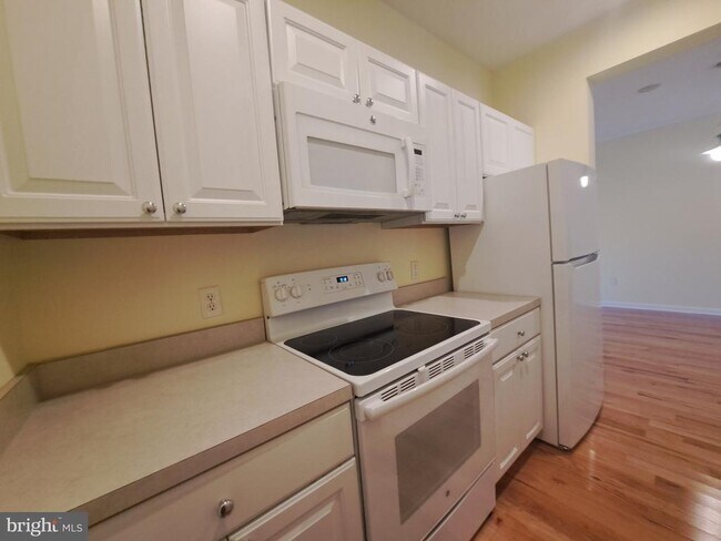 Building Photo - 4100 Sandpiper Dr