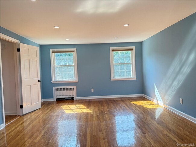 Building Photo - 270 Gainsborg Ave E