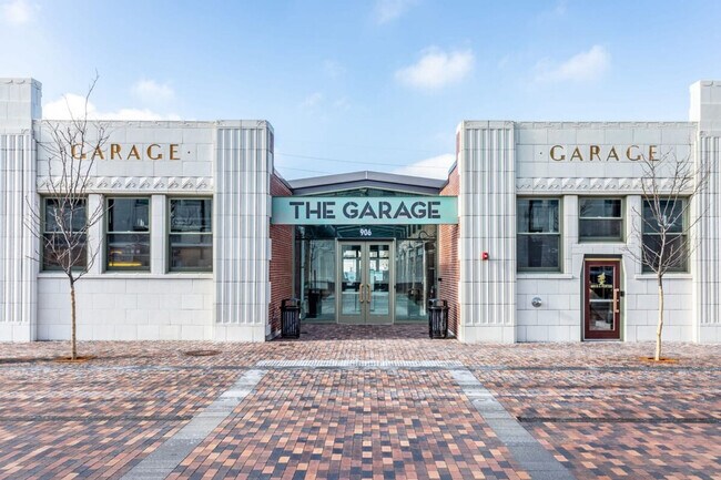 Building Photo - 747 N College Ave