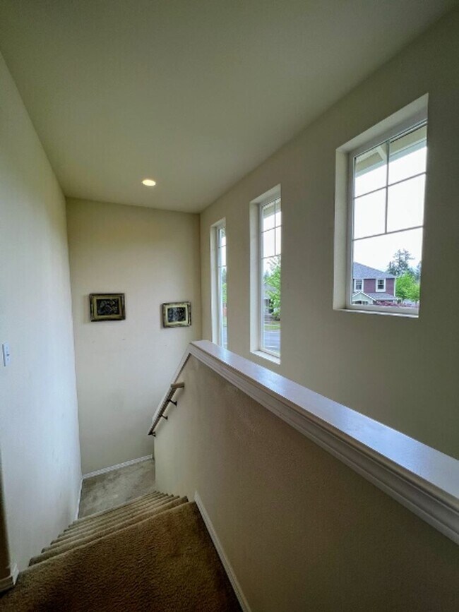 Building Photo - Pet Friendly 3 Bedroom in Campus Glen Neighborhood