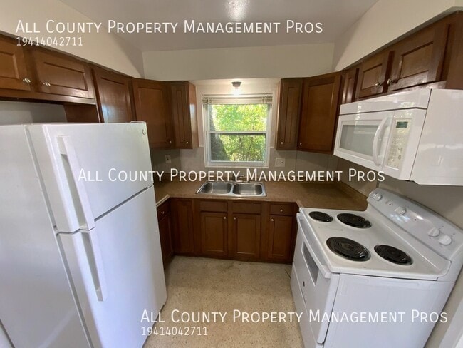 Building Photo - 5820 Murdock Ave