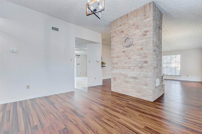 Building Photo - 3518 Pecan Point Dr