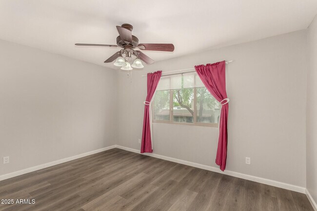 Building Photo - 8212 E Rovey Ave