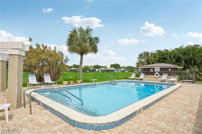Building Photo - 3655 Boca Ciega Dr