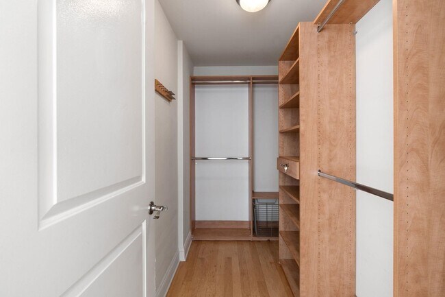 Building Photo - 10 Regent St