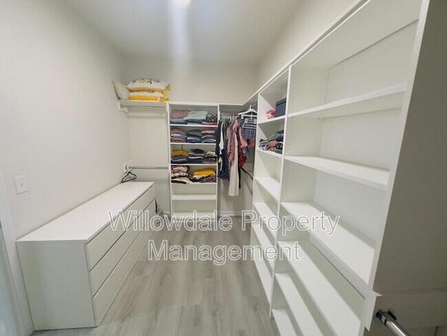 Building Photo - 1020 Garrow Dr