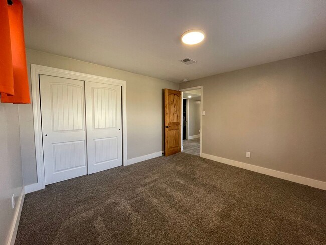 Building Photo - 2875 S Sherman St