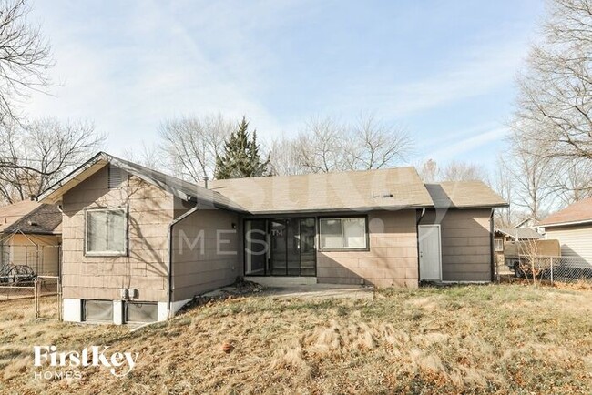 Building Photo - 2740 Sherwood Dr