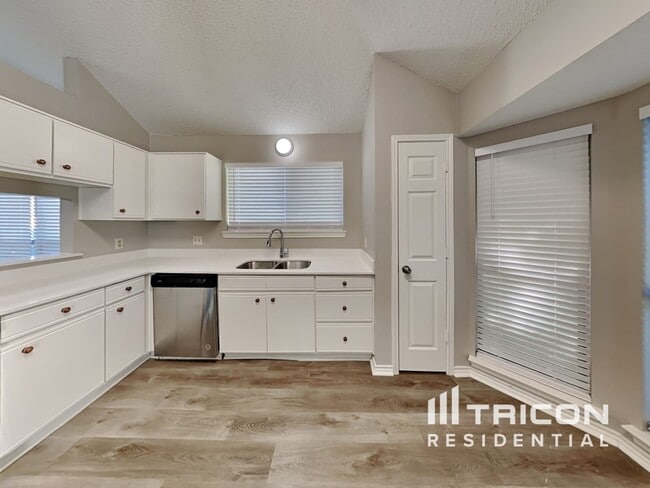 Building Photo - 2338 Weyborn Dr