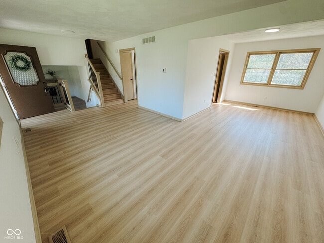 Building Photo - 439 Pleasantview Dr