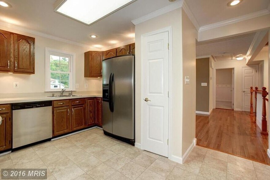 Building Photo - 7805 Howard St