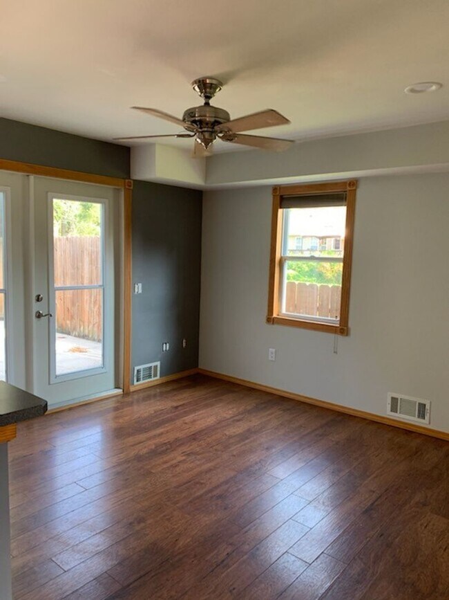 Building Photo - LIVE IN DOWNTOWN HOWELL! 3 BEDROOM HOUSE FOR LEASE