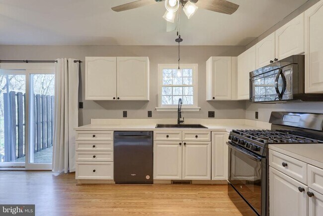 Building Photo - 604 Rockwood Dr