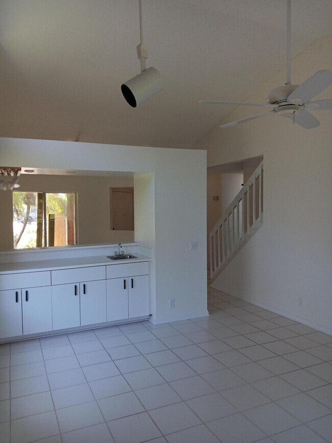 Building Photo - 23157 Fountain View Dr