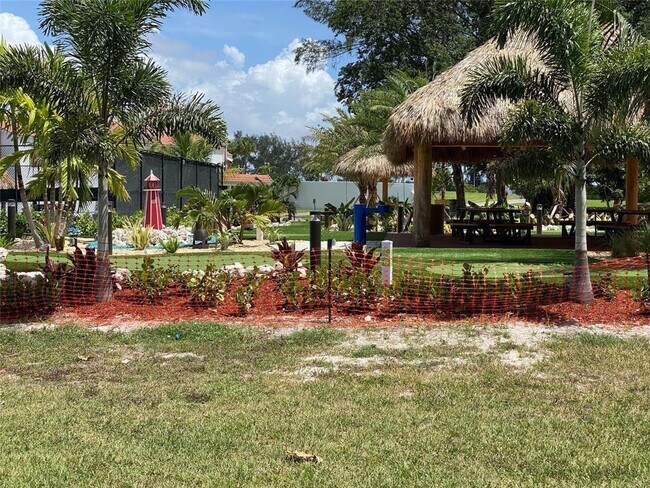 Building Photo - 355 Oakridge T