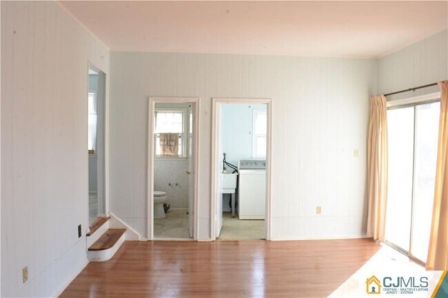 Building Photo - 123 Metlars Ln