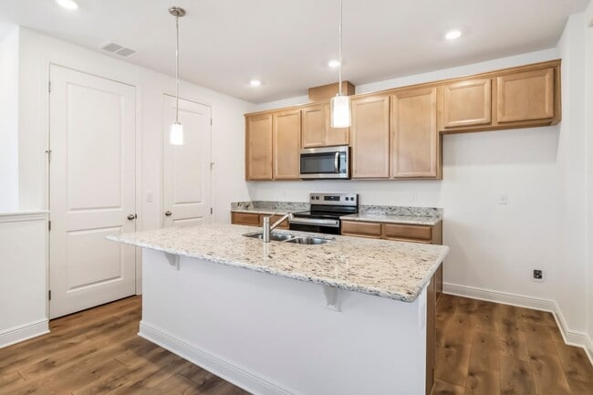 Building Photo - Beautiful Brand New 1/1 Garage Apartment i...