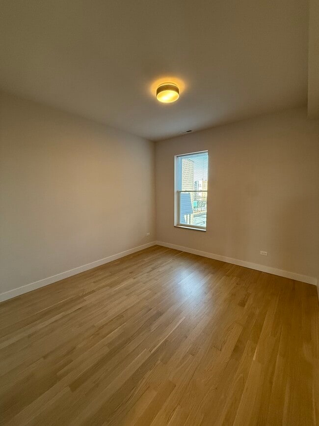 Building Photo - 927 N Mozart St