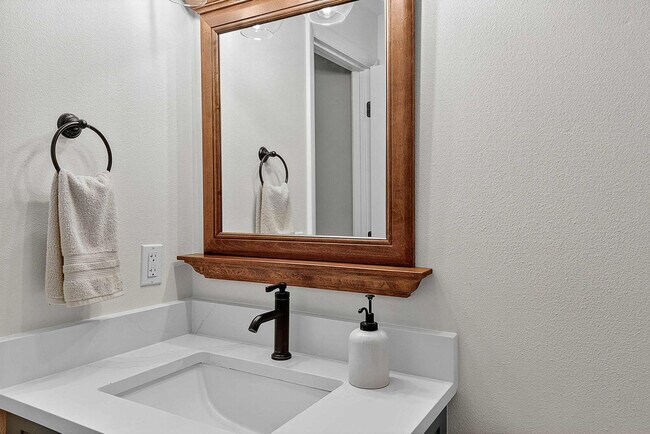Building Photo - 153 Vista Hermosa Cir