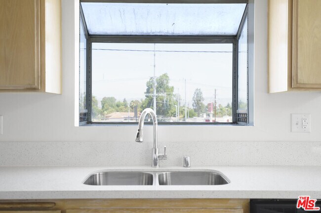 Building Photo - 22705 Del Valle St