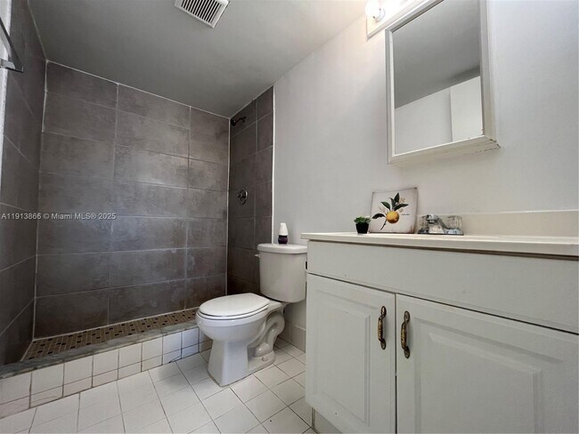 Building Photo - 3720 N Pine Island Rd