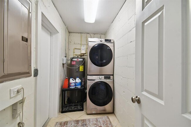 Building Photo - 4324 S Clark Ave